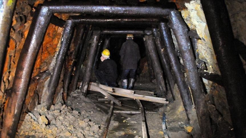 Over 540 Miners Trapped Underground in Springs